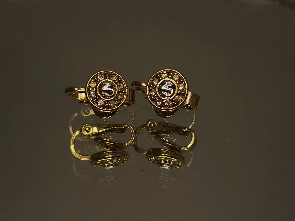 Vintage Nina Ricci Ohrclips vergoldet mit Kristallen und Logo, Gesamtansicht