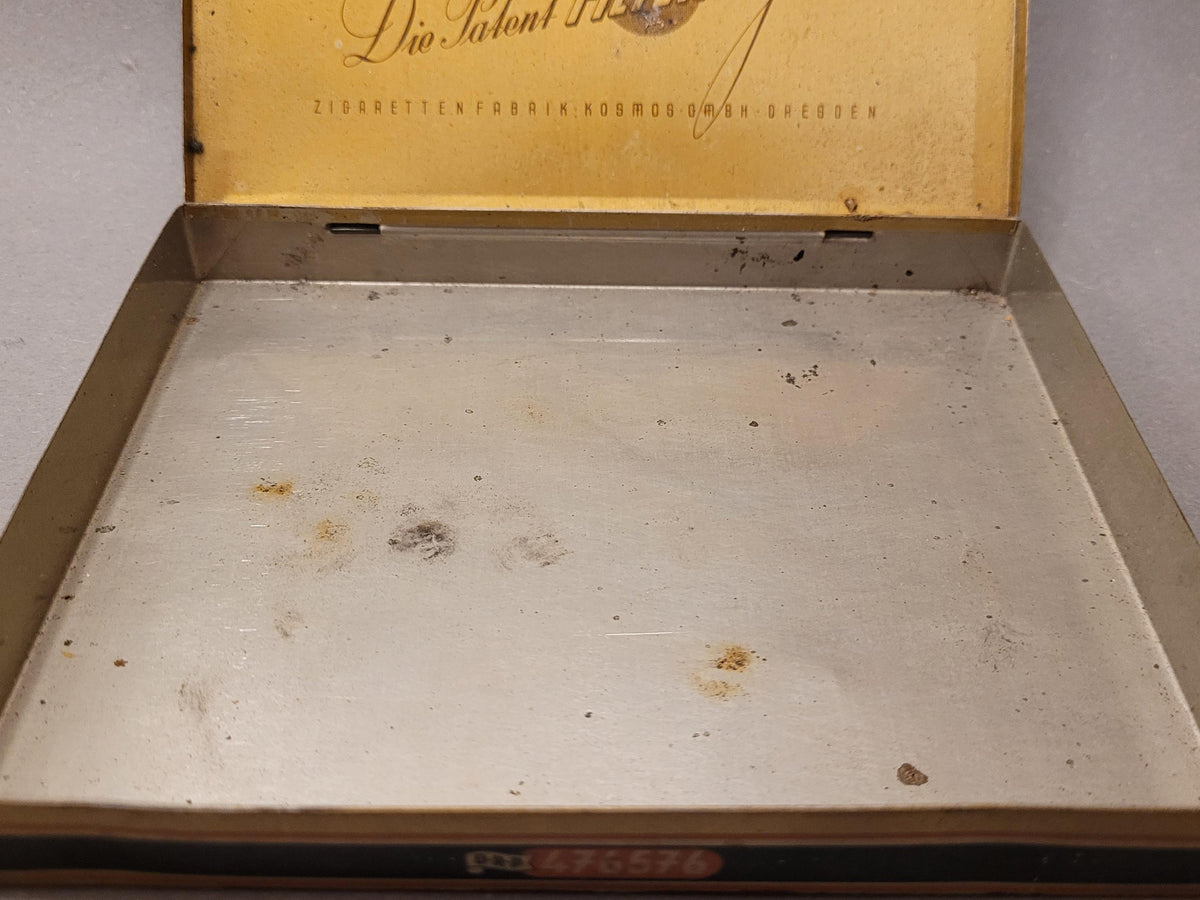 Kratzer und Patina auf dem Deckel