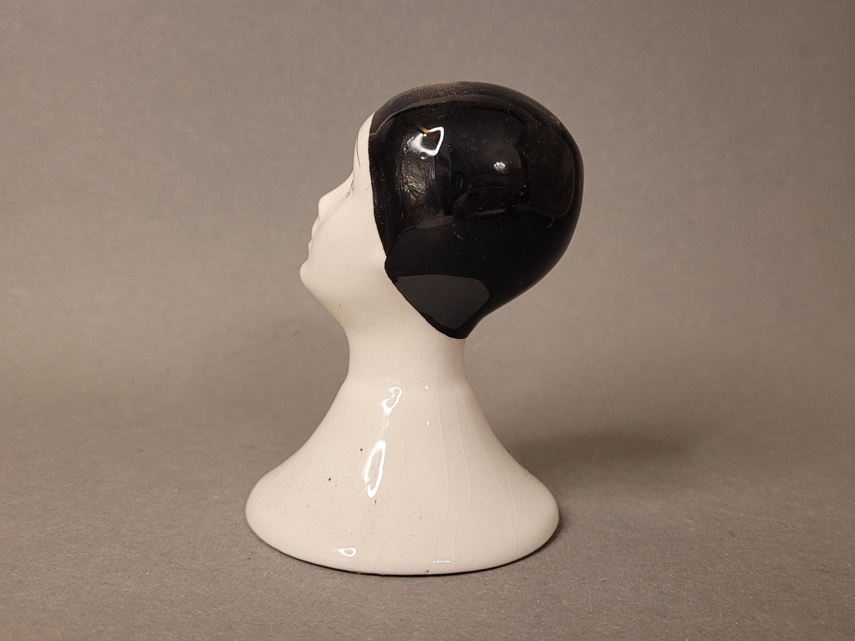 Rückansicht der Porzellanfigur