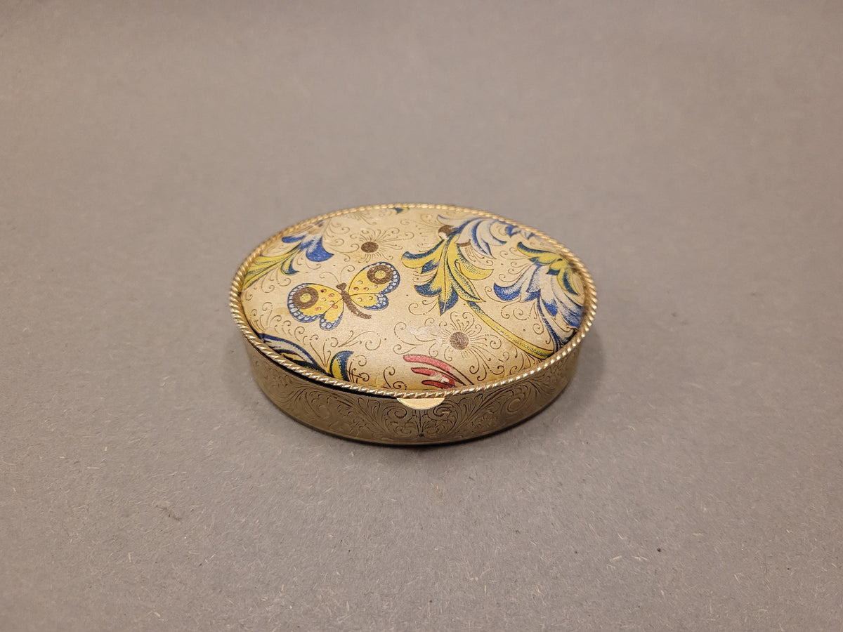 Lackierter Papierdeckel mit Blumen und Schmetterlingen