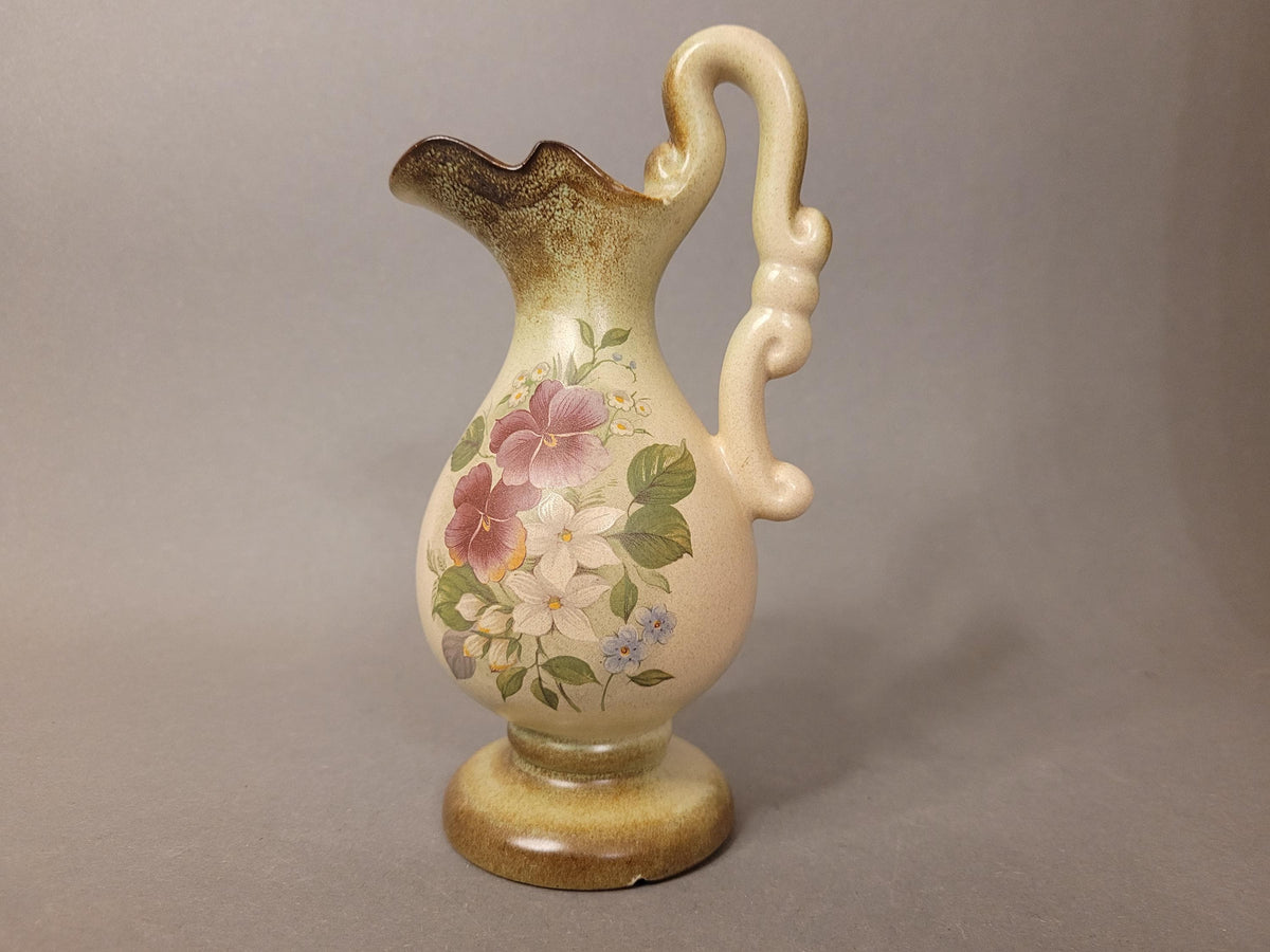 Keramik-Krugvase mit romantischem Blumendekor – Gesamtansicht, Vintage Floreal Collection