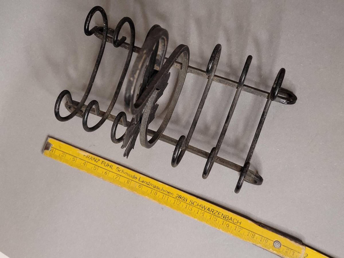 Vintage Wrought Iron Toast Rack with Leaf Detail / Black Metal 6-Slot Bread Holder / Rustic Farmhouse Kitchen Decor