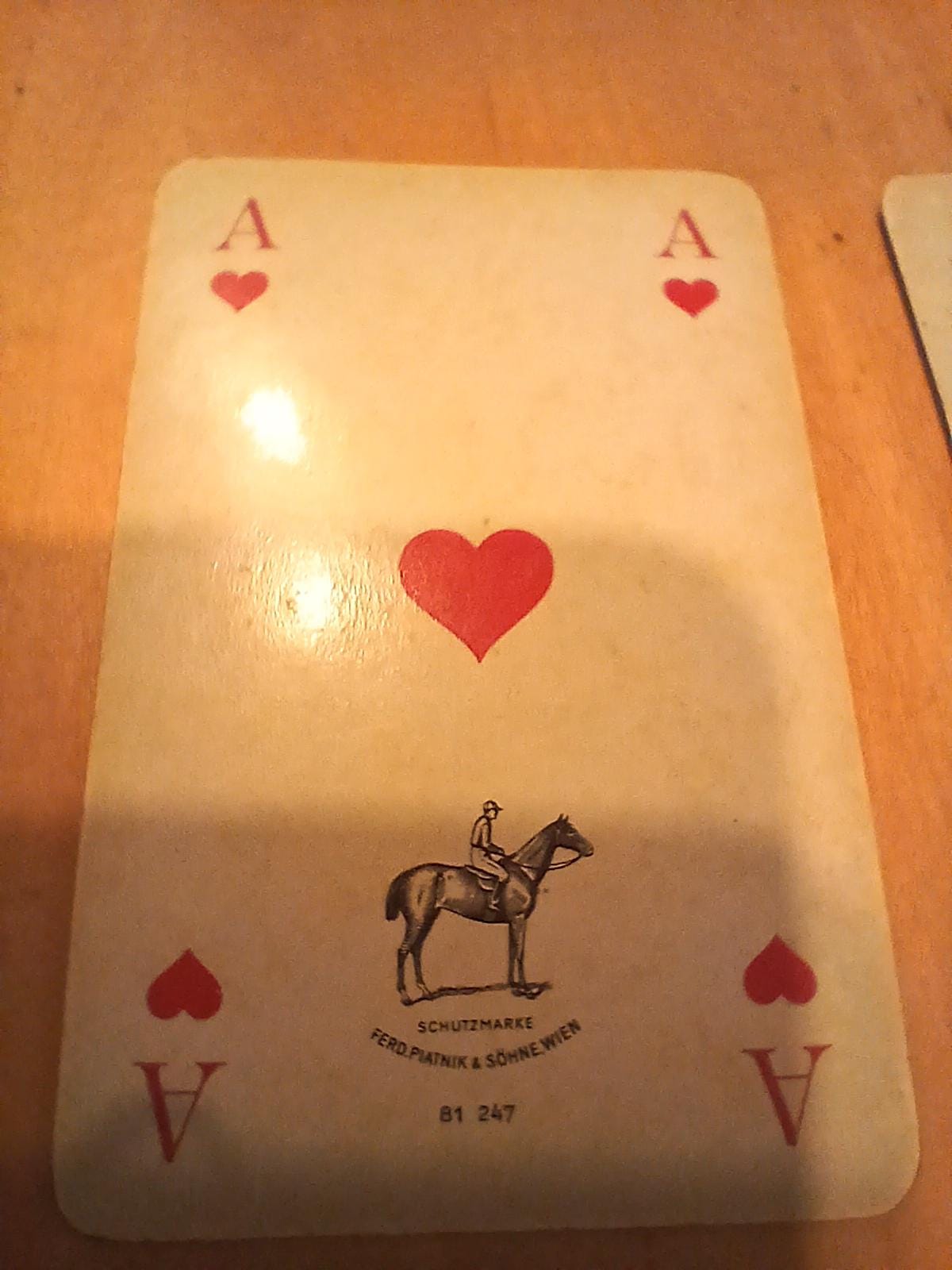 Skatkarten neben der geöffneten Originalschachtel, Österreich 1980er Jahre