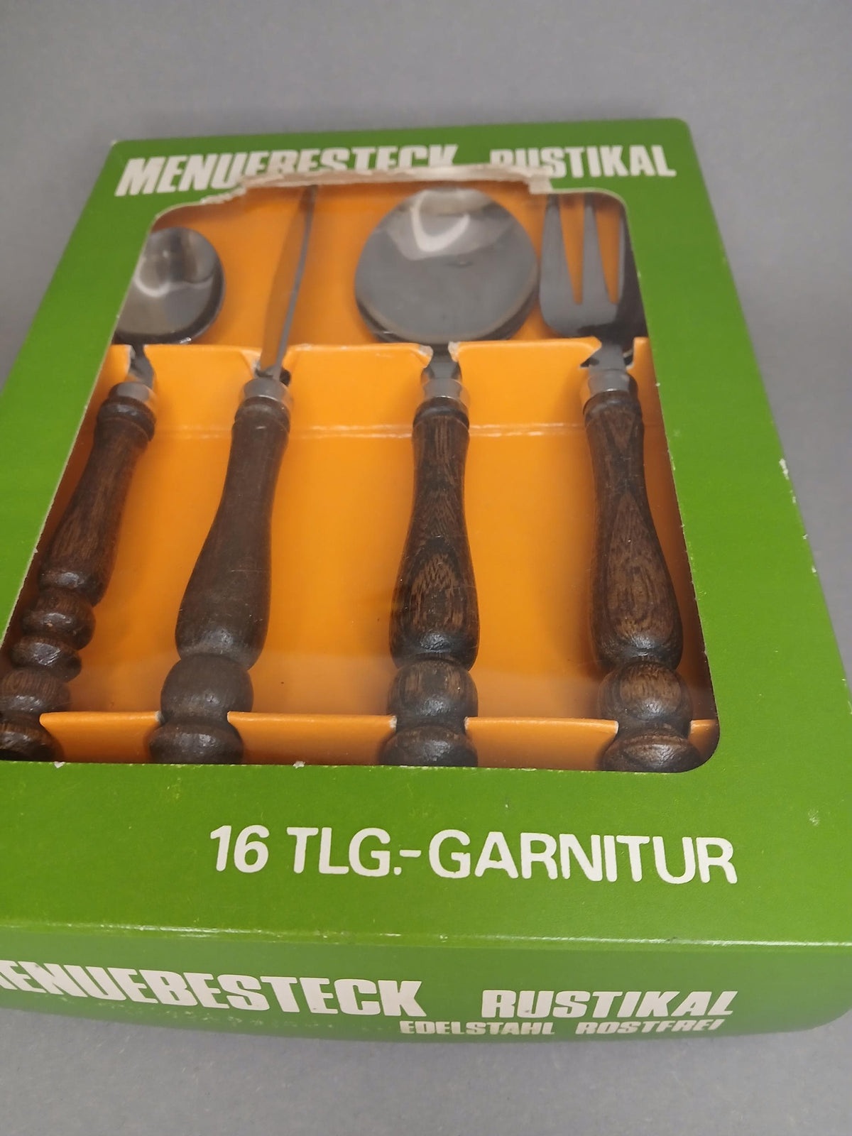 Originalkarton des rustikalen Bestecksets