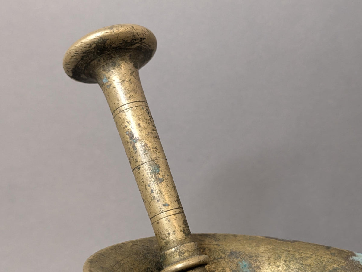 Natürliche Patina auf dem massiven Messing, Nahaufnahme