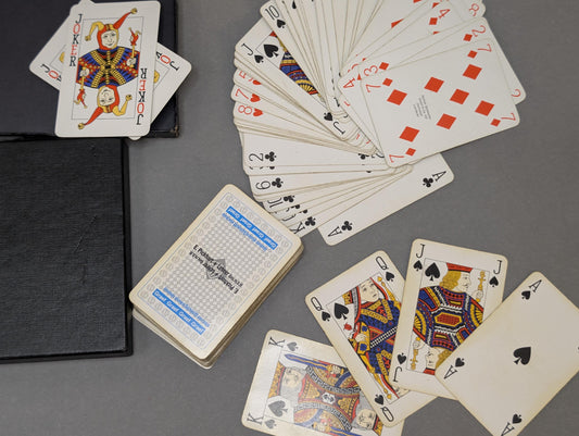 Zwei Vintage-Werbe-Spielkartendecks Berliner Spielkarten im Originaletui, Gesamtansicht