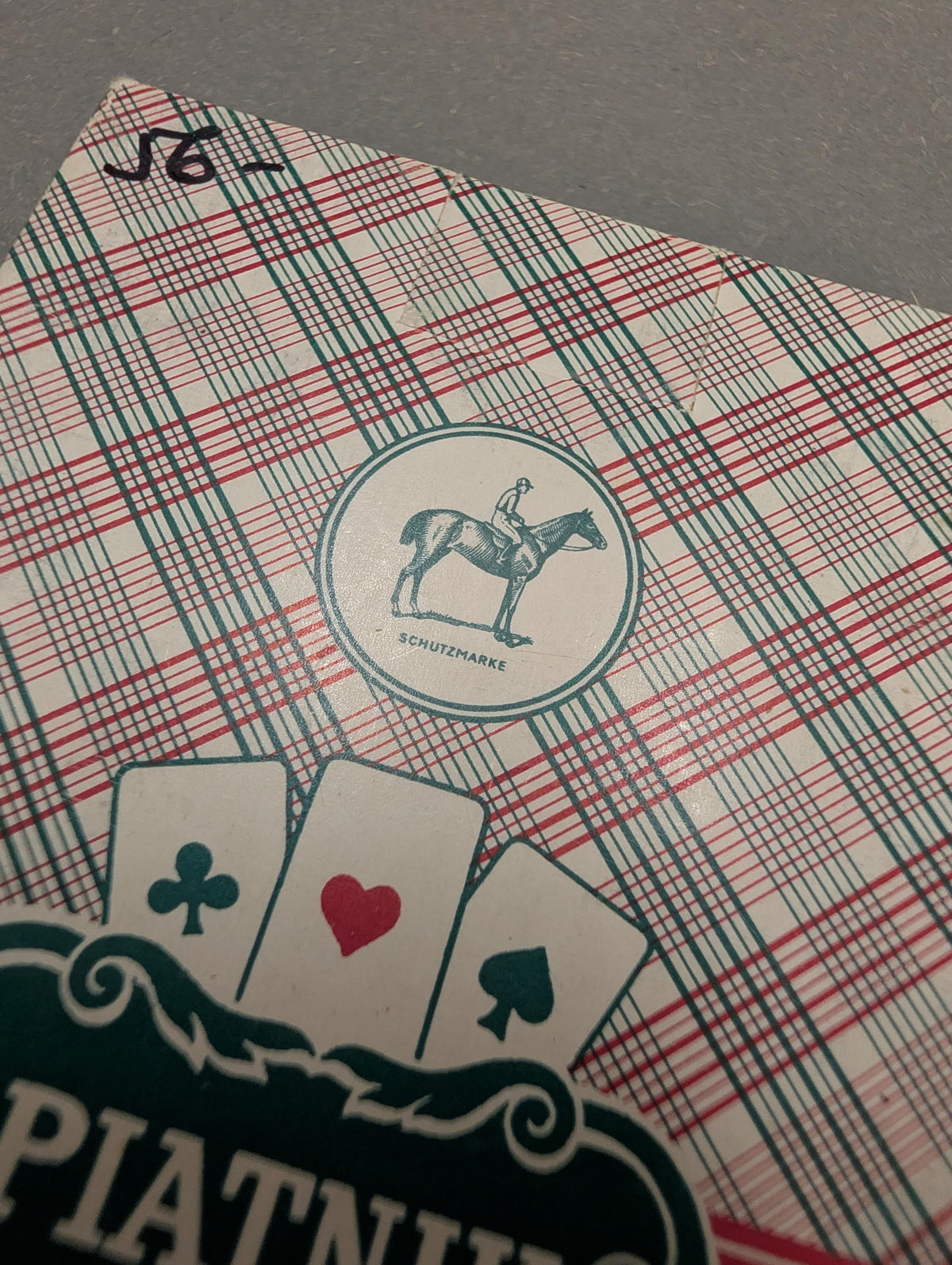 Piatnik Kartenspiel als Sammlerstück und Geschenk arrangiert