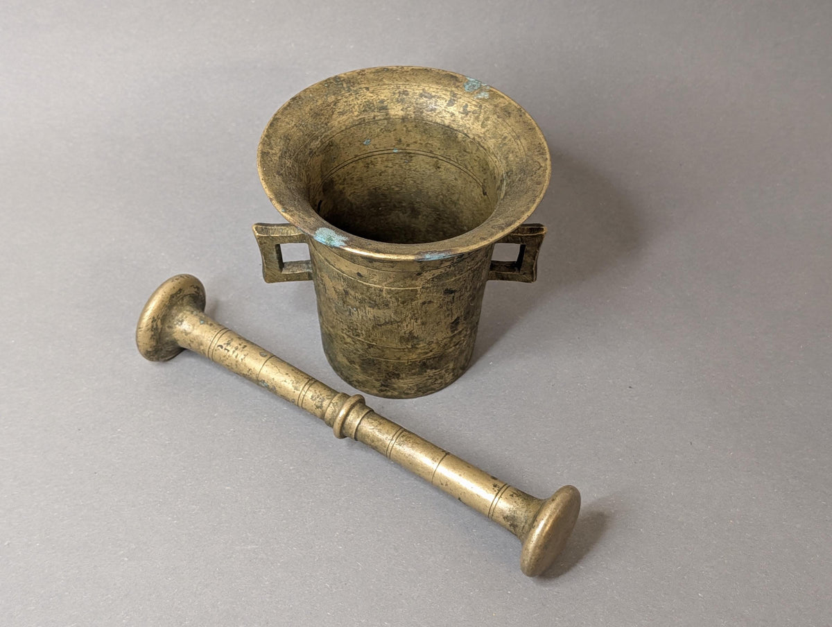 Schwerer Vintage Messing-Mörser mit Stößel und Seitengriffen, 11 cm, Österreich