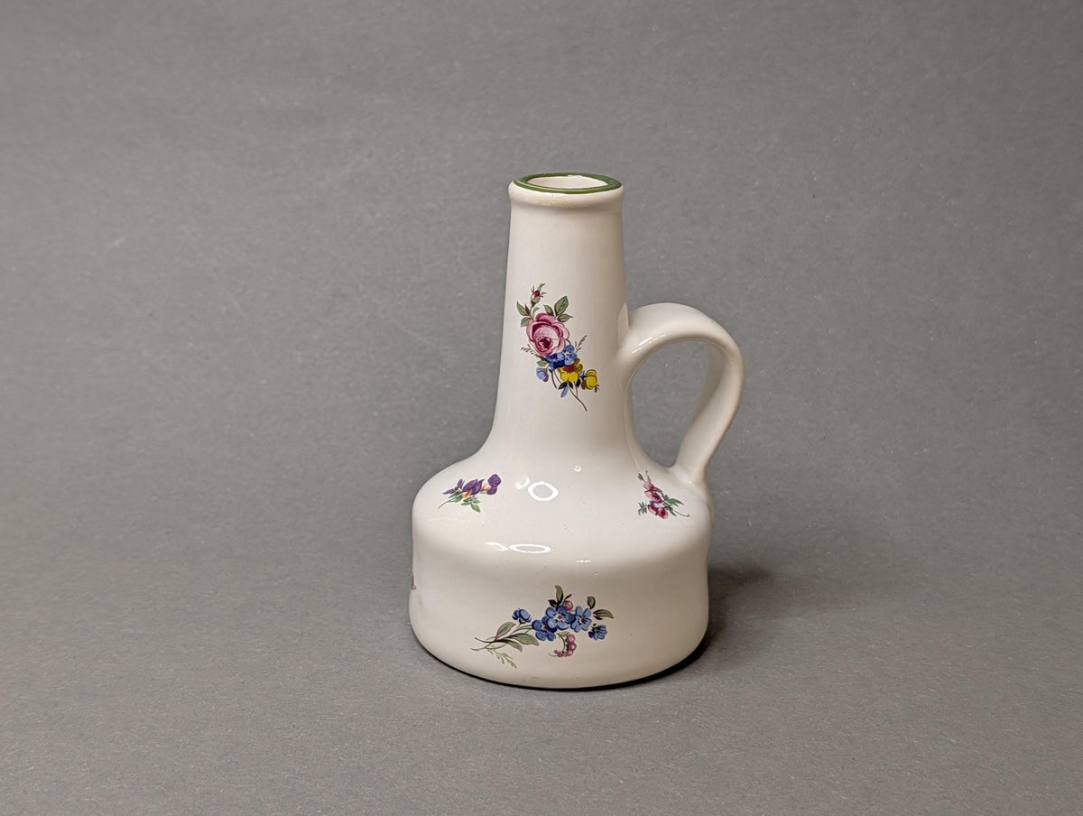 Vase im Regal