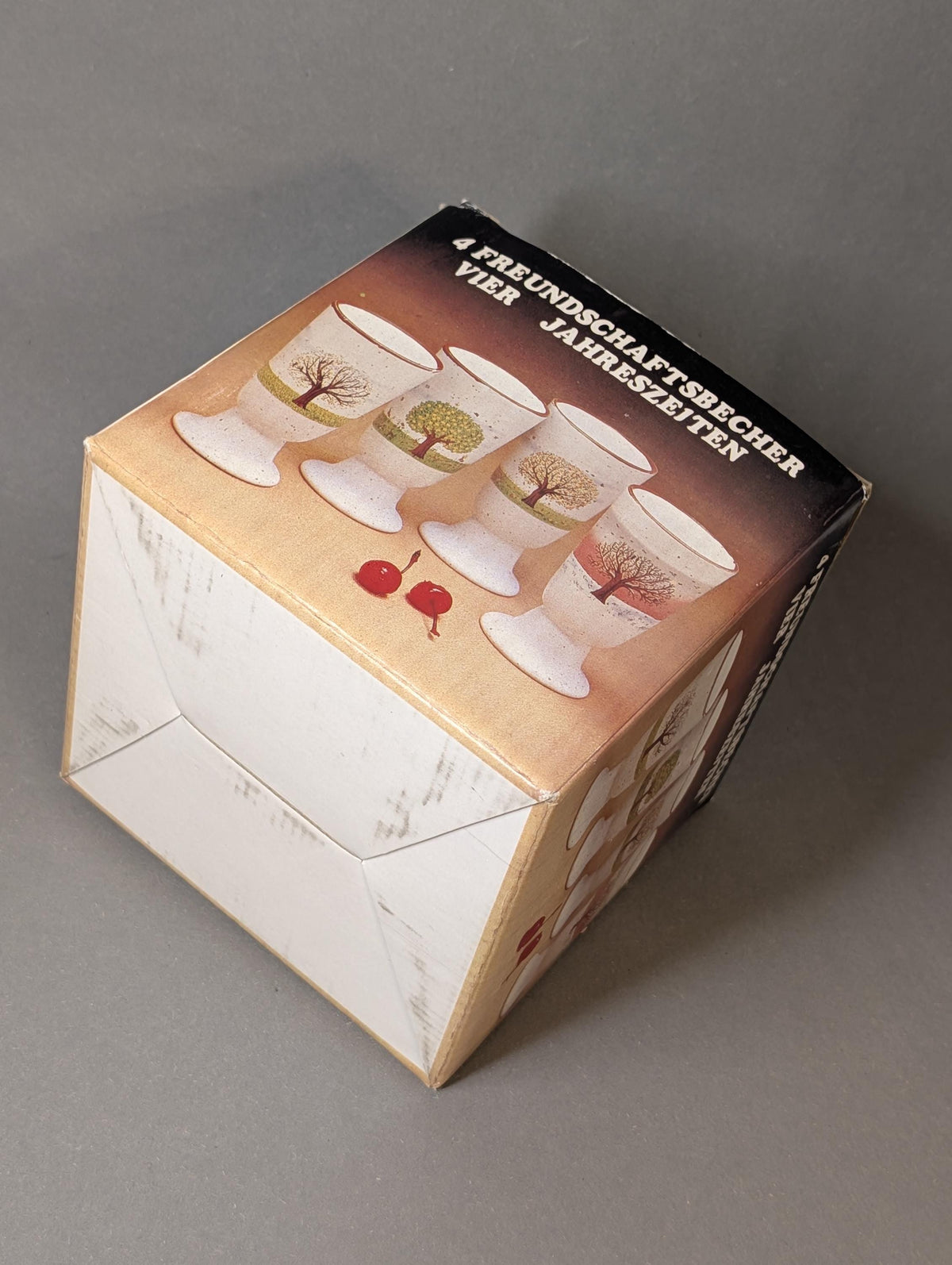 Fuß des Weinkelchs aus Keramik