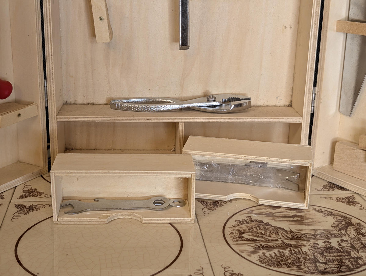 Schraubenzieher mit Holzgriff