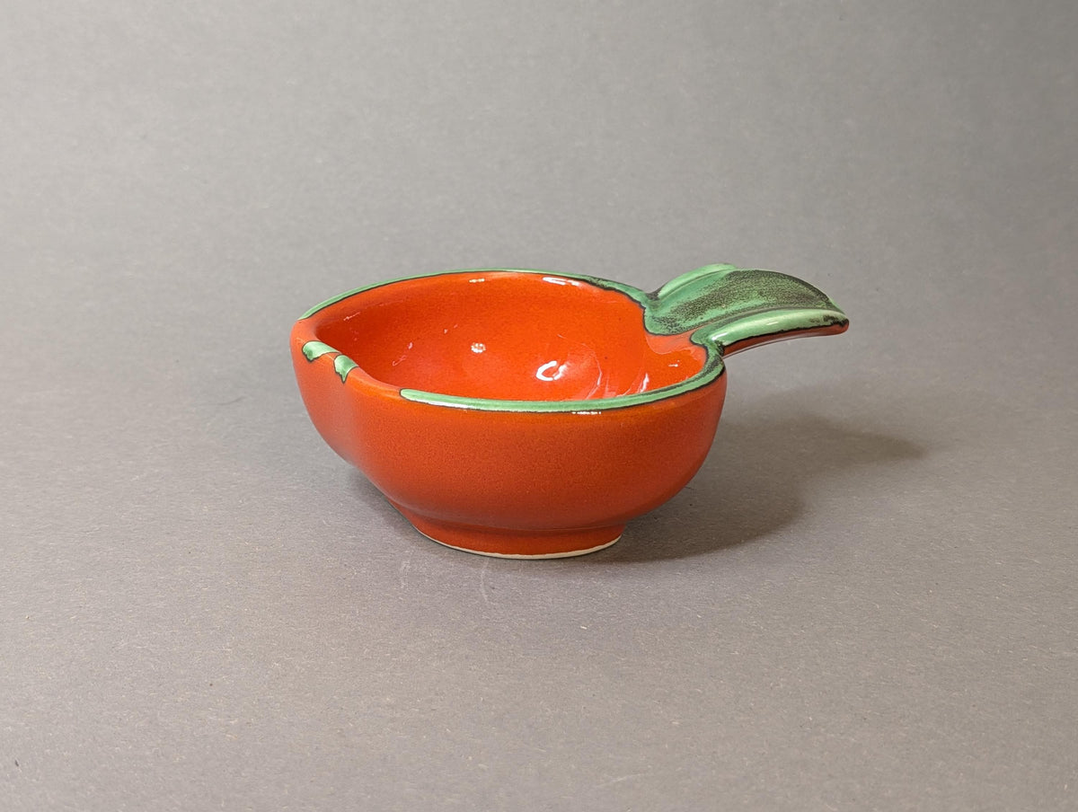 Apfelschale von der Seite, Höhe 4 cm