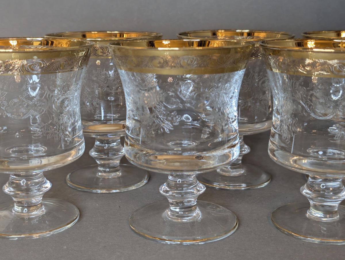 Einzelnes Glas von der Seite, Höhe 10 cm