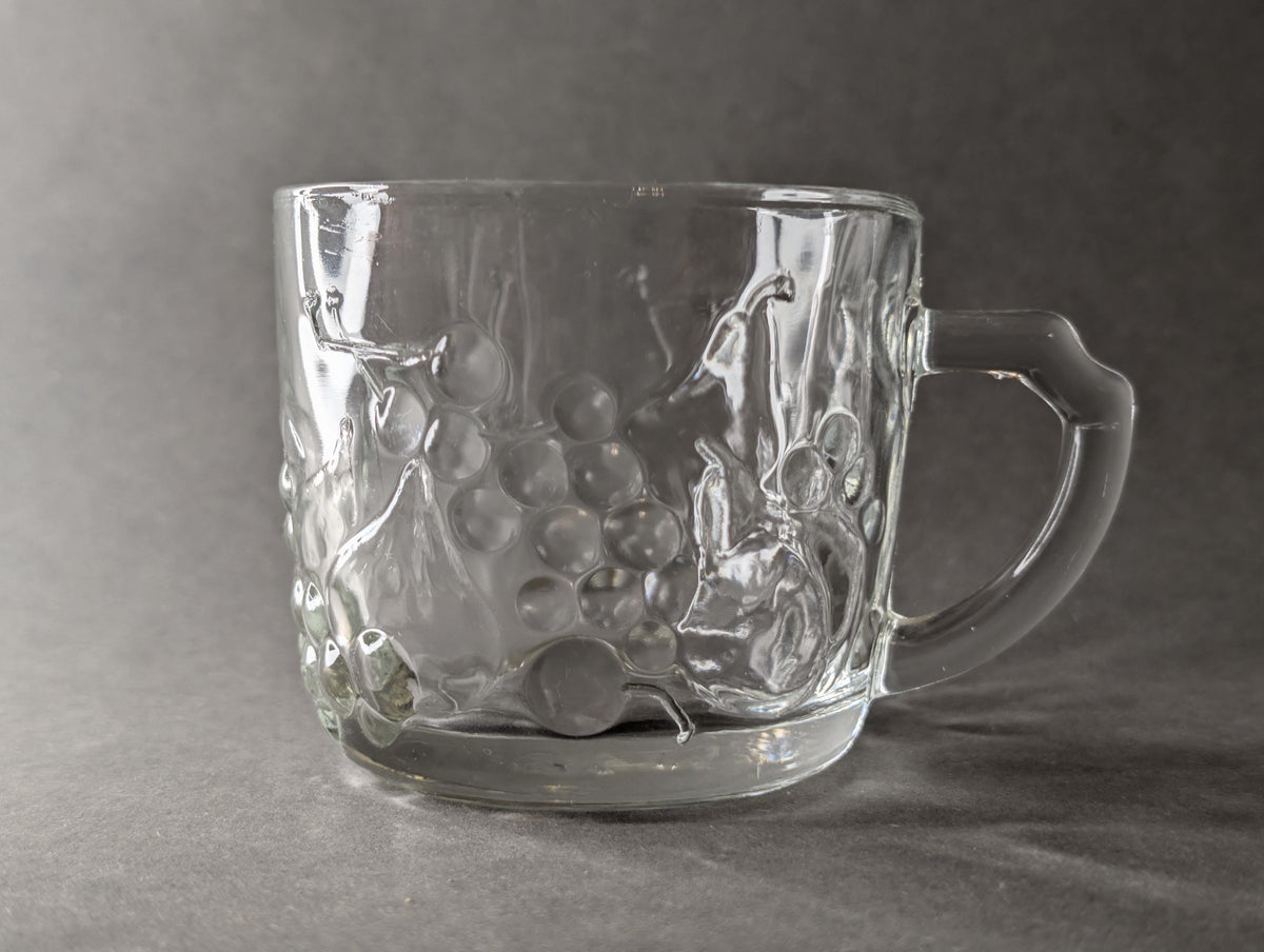 Klares, glänzendes Glas im Gegenlicht