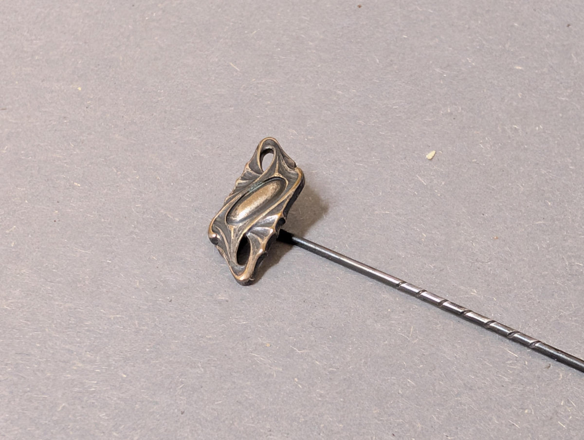 Dunkle Messing-Bronze-Patina im Detail