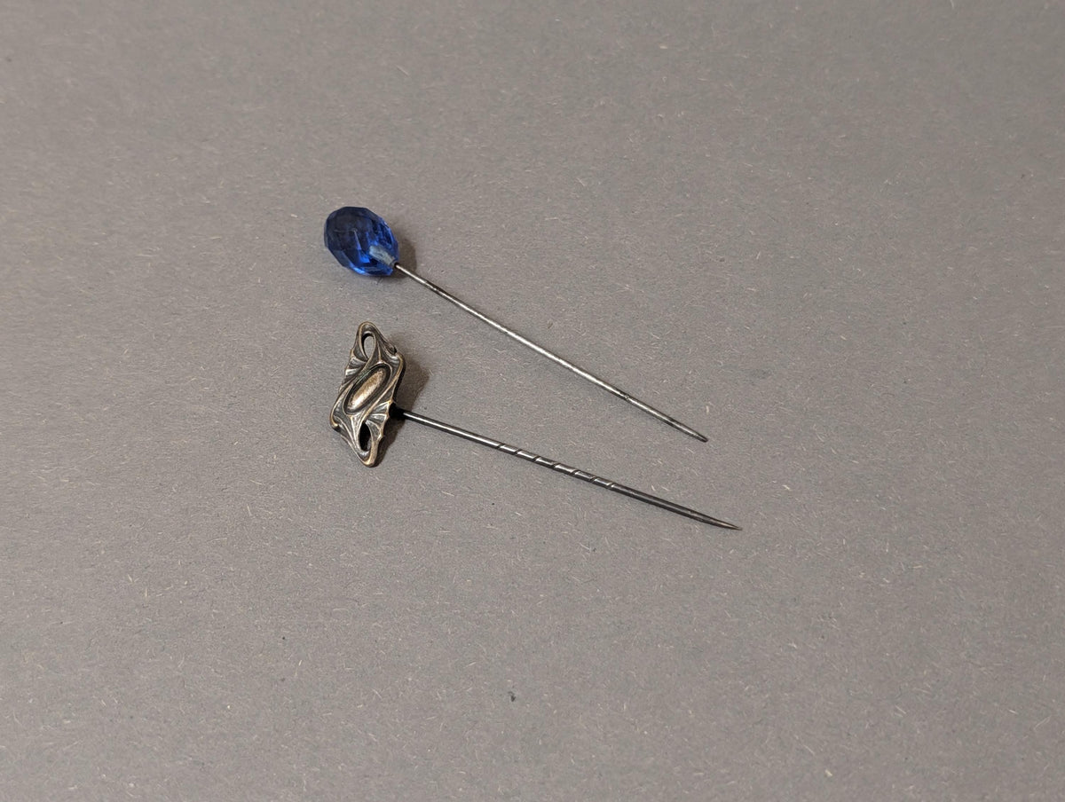 Hutnadeln nebeneinander, Länge ca. 7 cm