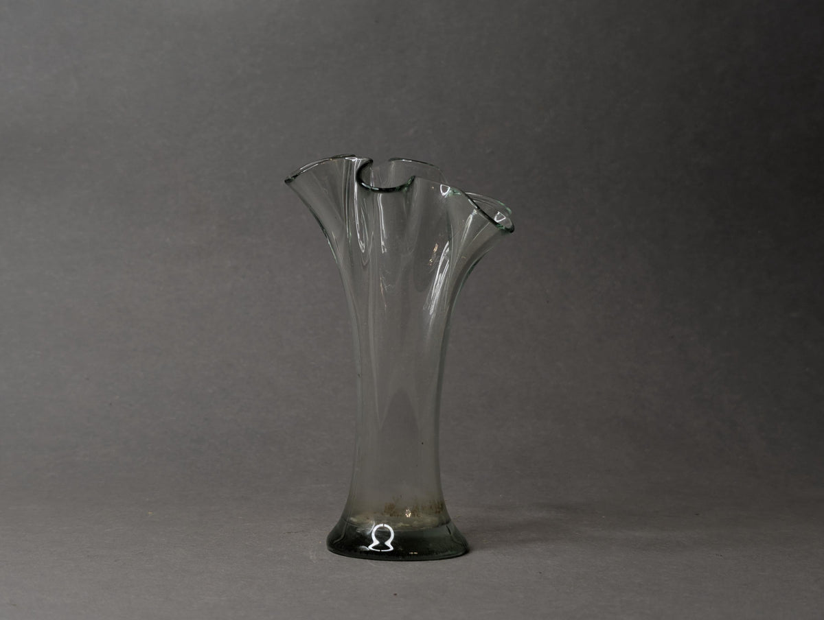 Boden der mundgeblasenen Knospenvase