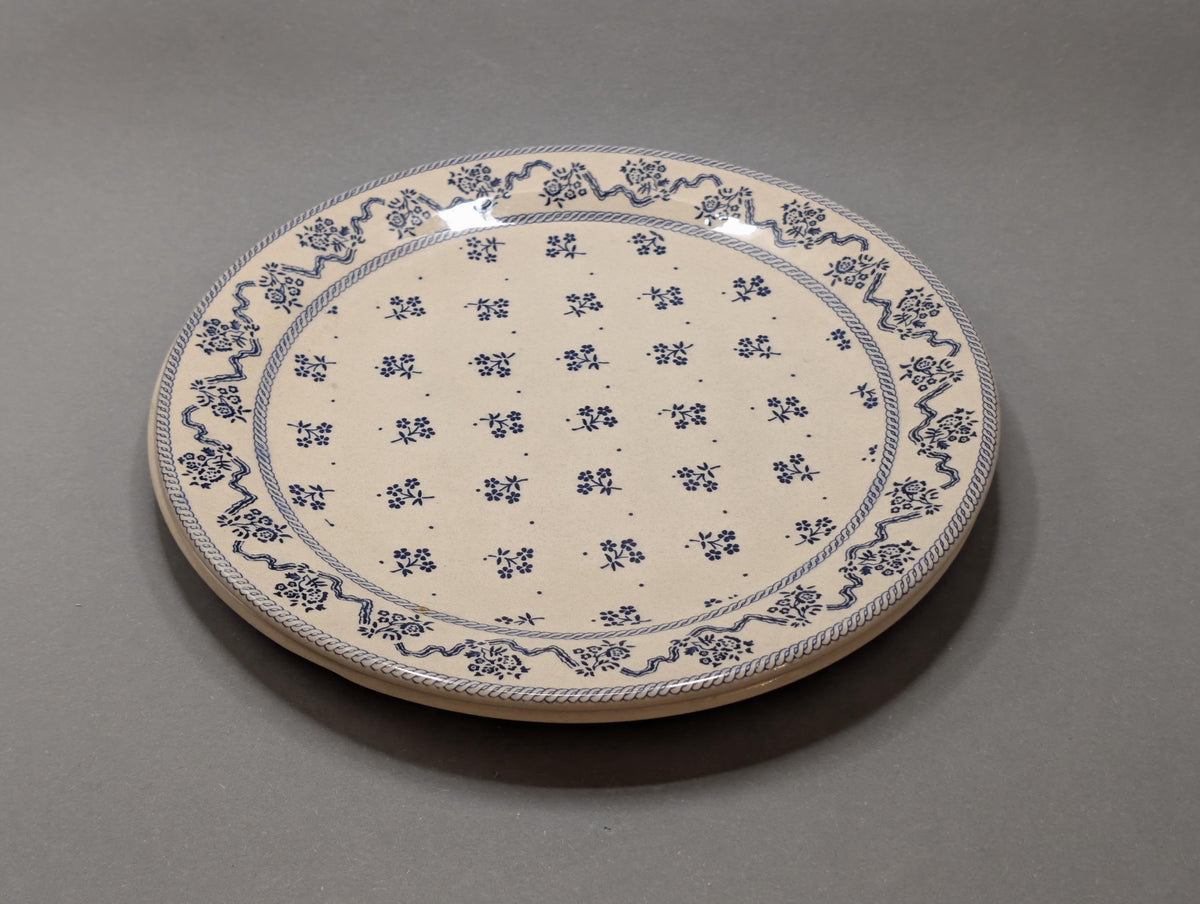 Cremefarbener Grund des Ironstone-Tellers