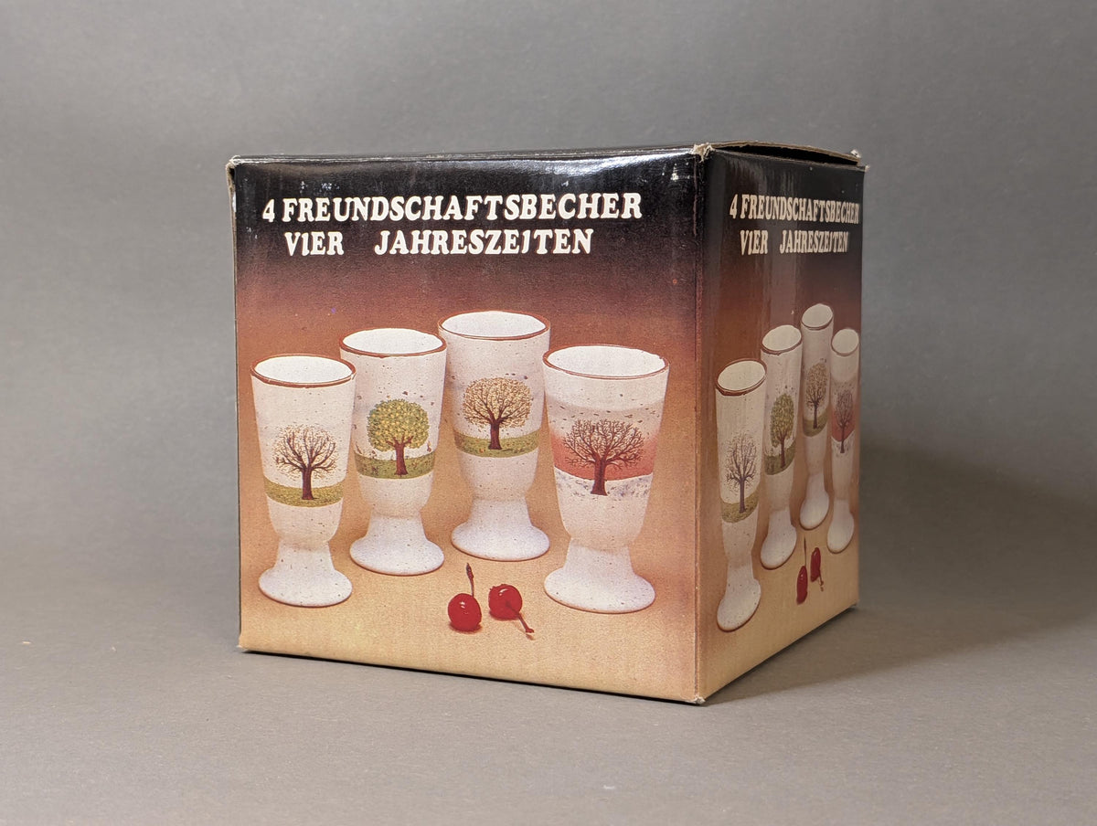 Frühlingsbecher mit blühendem Baum