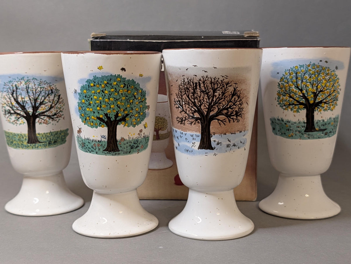 Winterbecher mit kahlem Baum