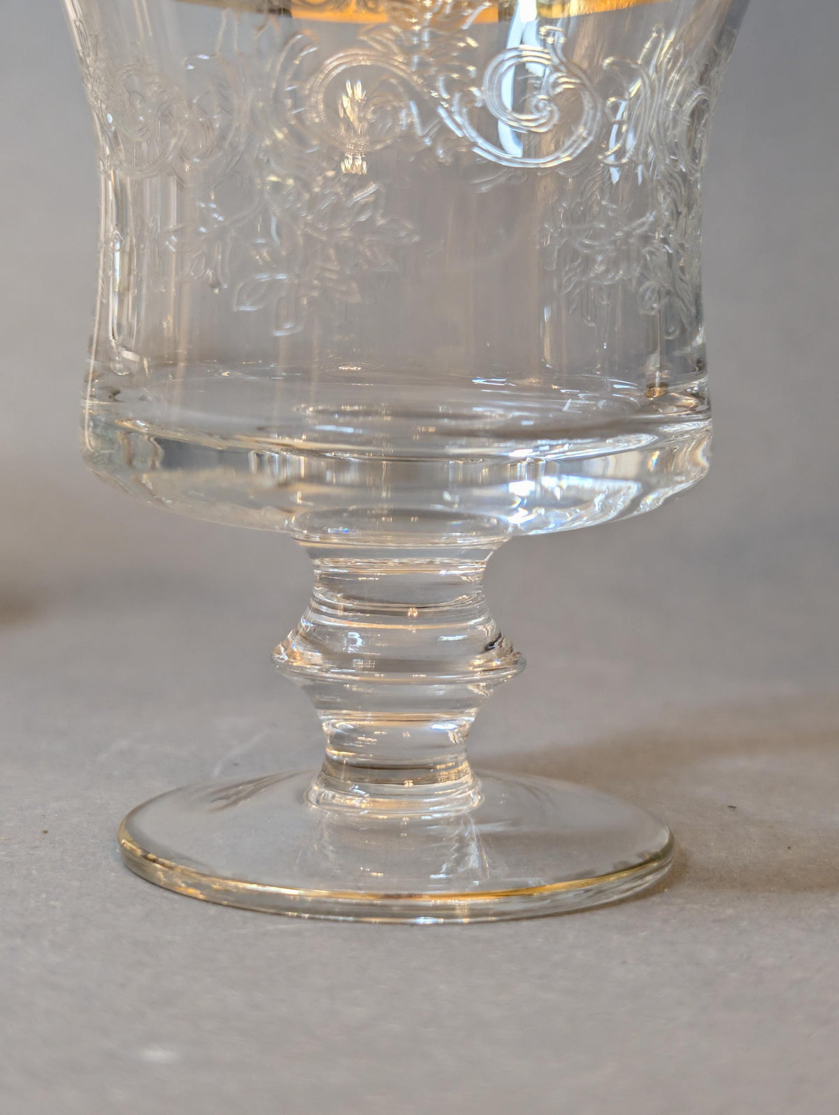 Fuß eines Glases von unten