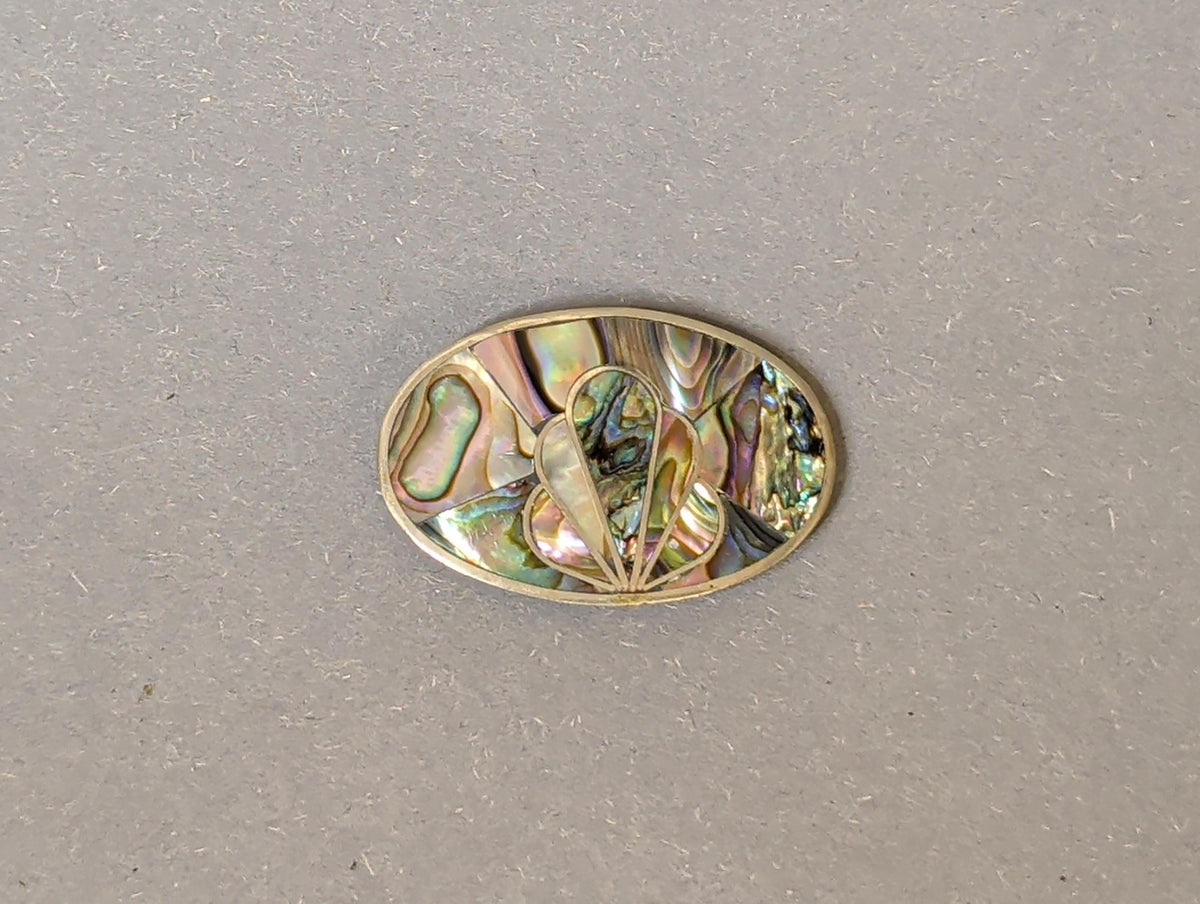 Detail des Art-Deco-Fächer-Motivs aus Abalone-Perlmutt