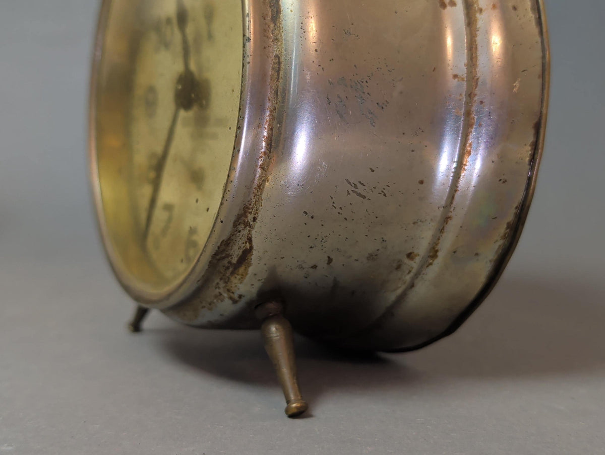 Detail des achtzackigen Sterns auf der Derby-Uhr