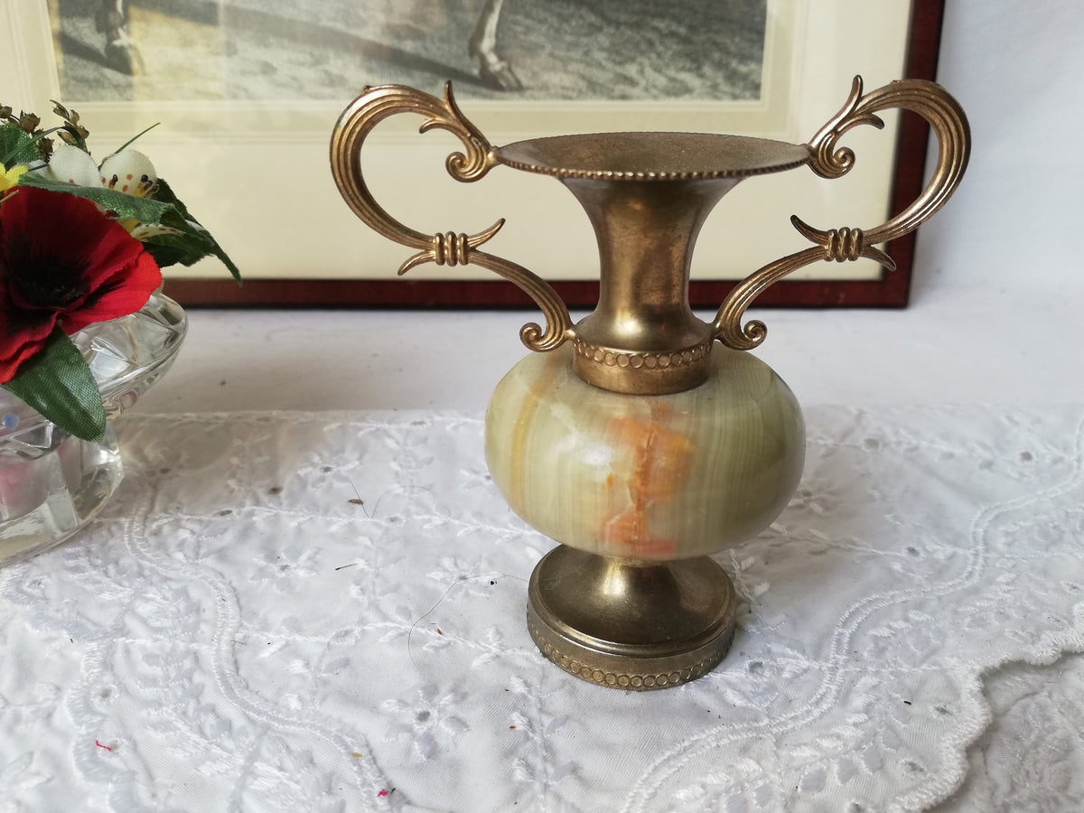 Kleine Amphorenvase aus Onyx und Messing – Gesamtansicht, Vintage 1970er