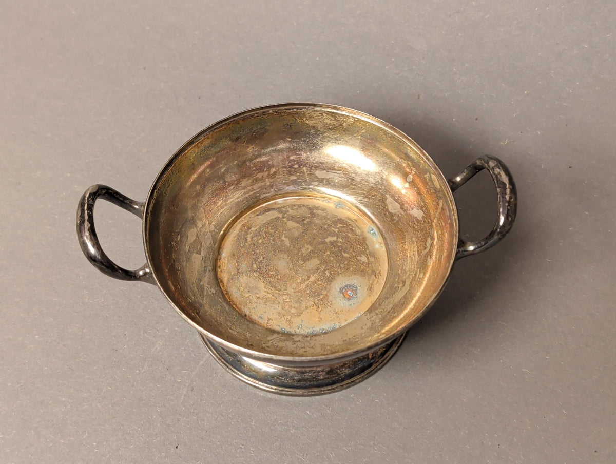 Seitenprofil der Kaviarschale mit Griffbreite 15 cm