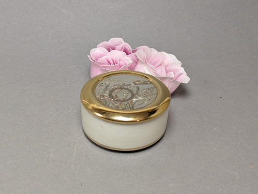 Art of Chokin Porzellandose mit zwei Schwänen auf dem Deckel, Gesamtansicht