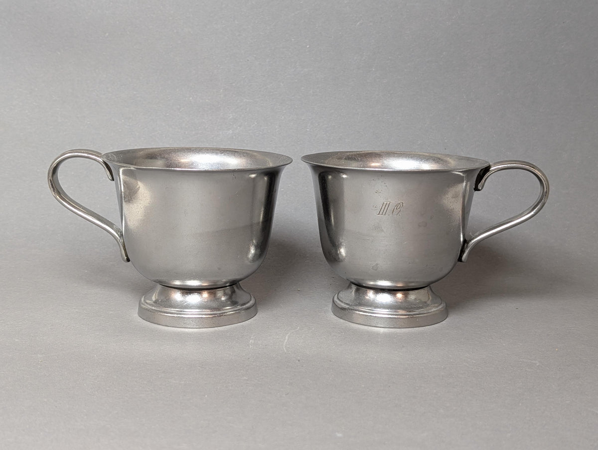 Vintage WMF Cromargan Kaffeetasse aus Edelstahl mit Gravur III.O., Gesamtansicht