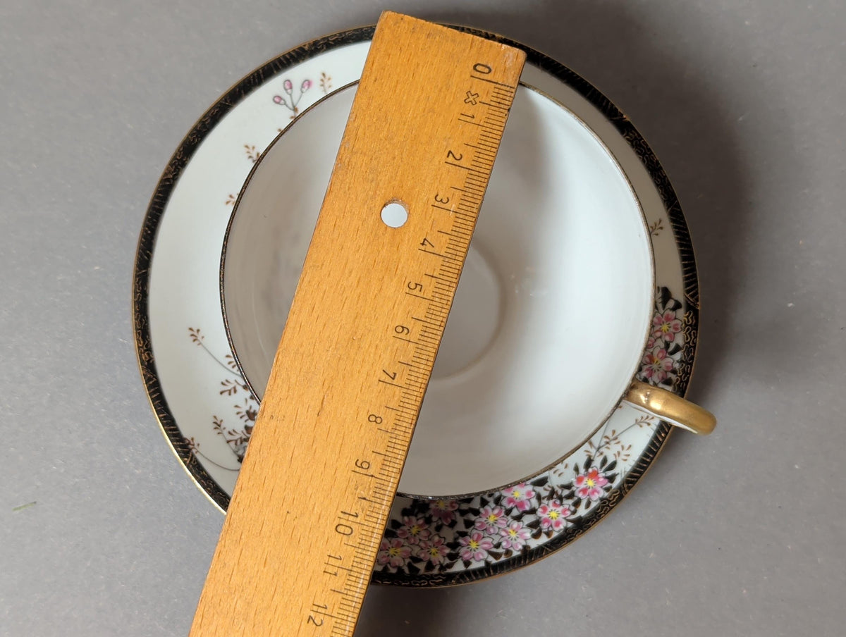 Teetasse mit grünem Tee