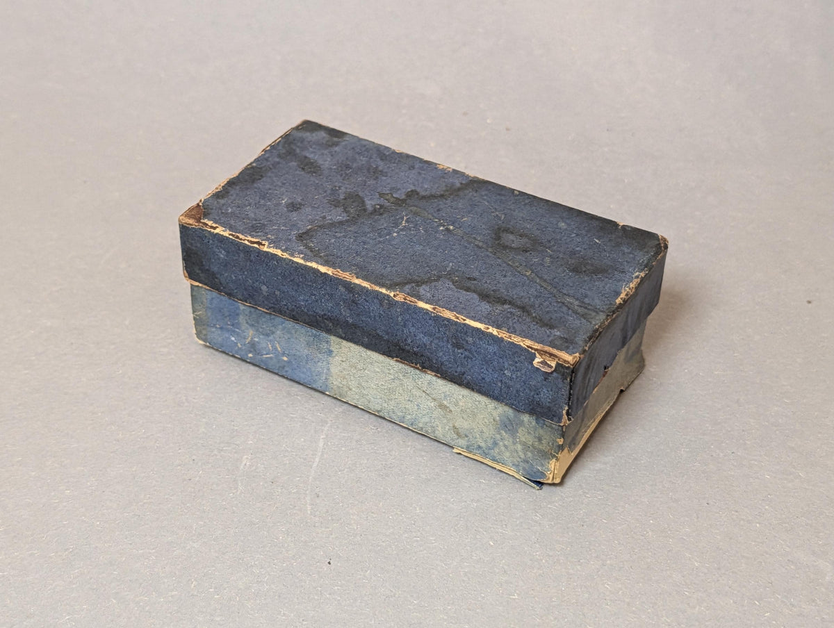 Blauer Originalkarton mit Nummer 9710