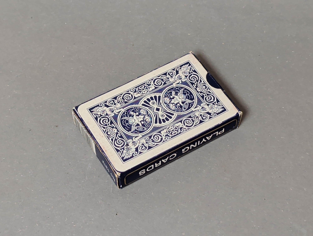 Dunkelblaues Etui mit Goldprägung Noble Rouge