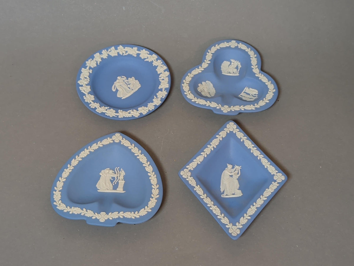 Wedgwood Jasperware Schalen in Kartenfarben-Form, Gesamtansicht