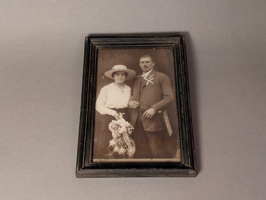 Antikes Fotoporträt eines Paares im Originalrahmen, Atelier Weitzmann Wien – Gesamtansicht, um 1910