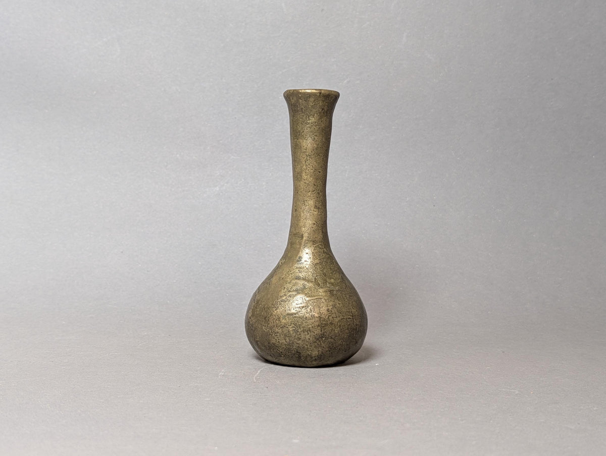 Brutalistische Solifleur-Vase aus gegossenem Messing, Gesamtansicht