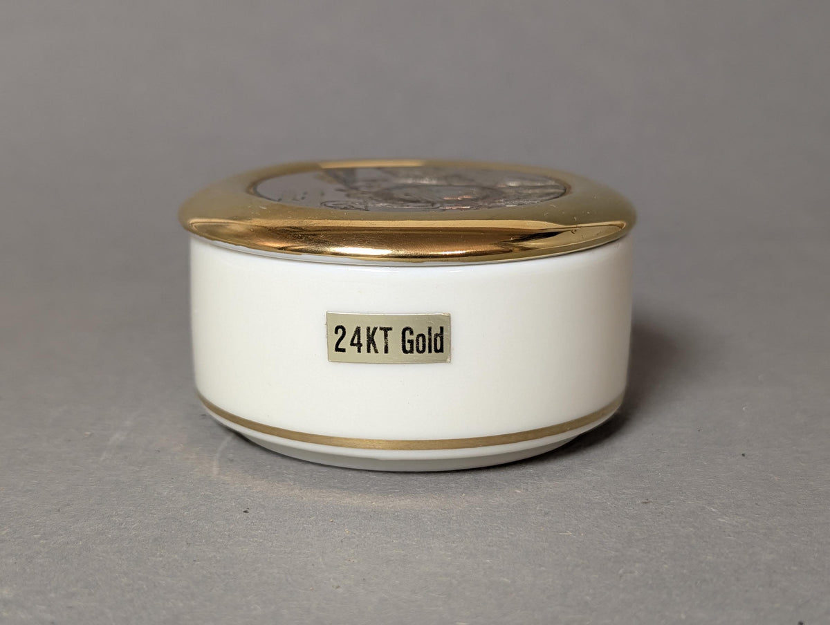 Chokin-Gravur mit Schwänen auf dem Wasser, vergoldet und versilbert