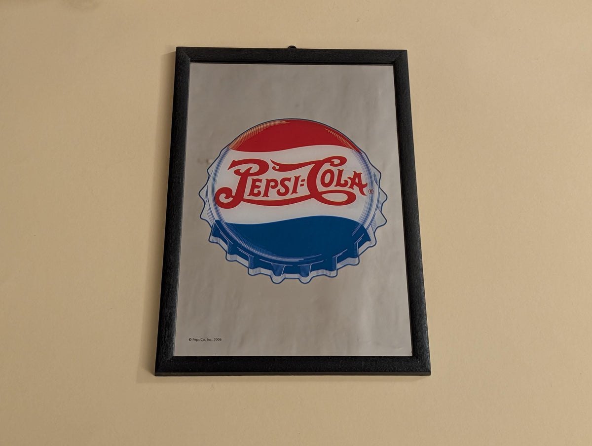 Pepsi-Cola Werbespiegel mit Kronkorken-Logo 2006, Gesamtansicht