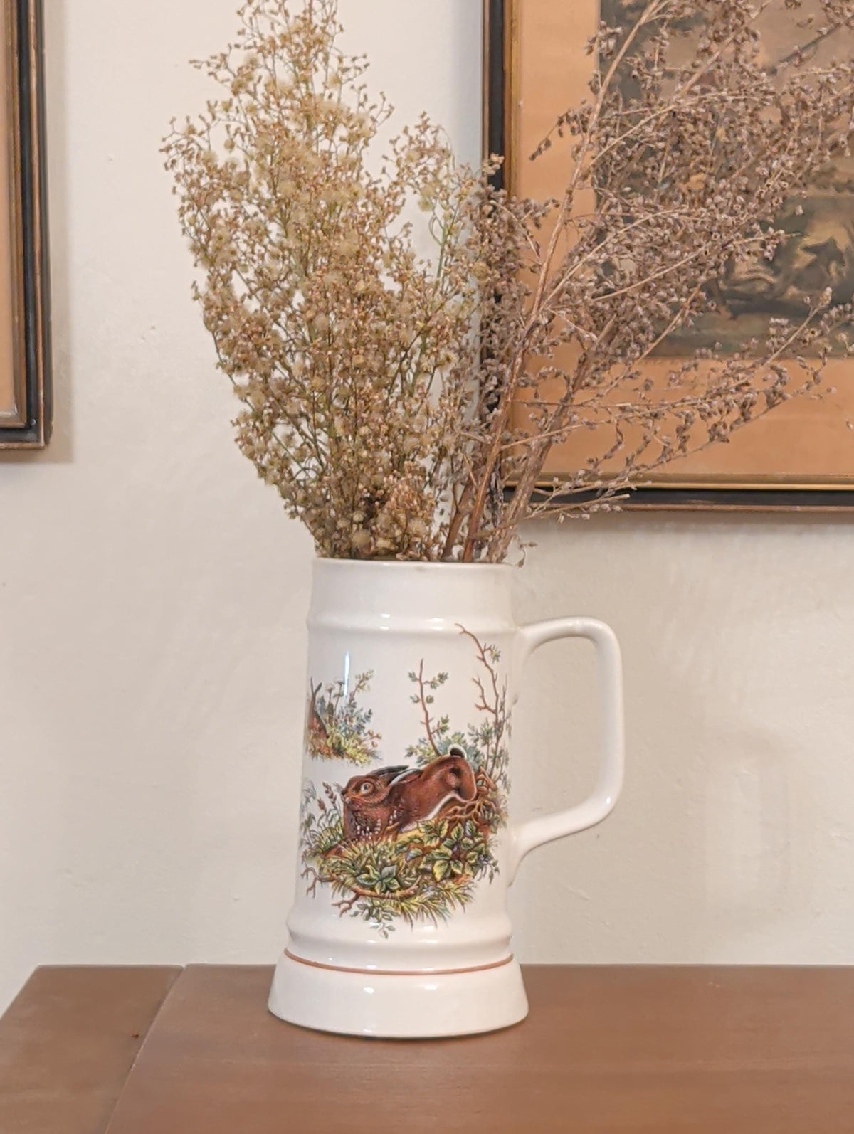 Hasen-Bierkrug von schräg