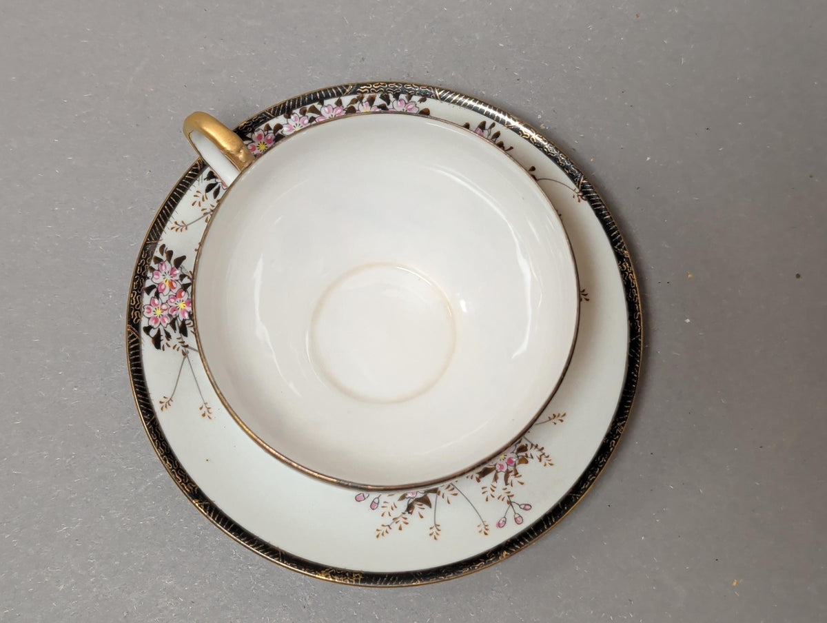 Goldbemalter Henkel der Teetasse