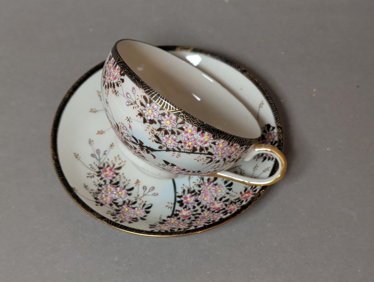 Teetasse von der Seite, Höhe ca. 5 cm