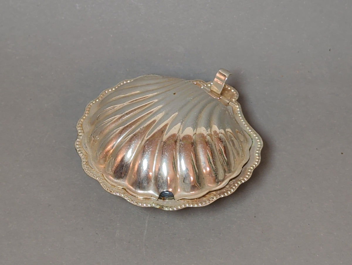 Geprägte Muschelrippen im Detail