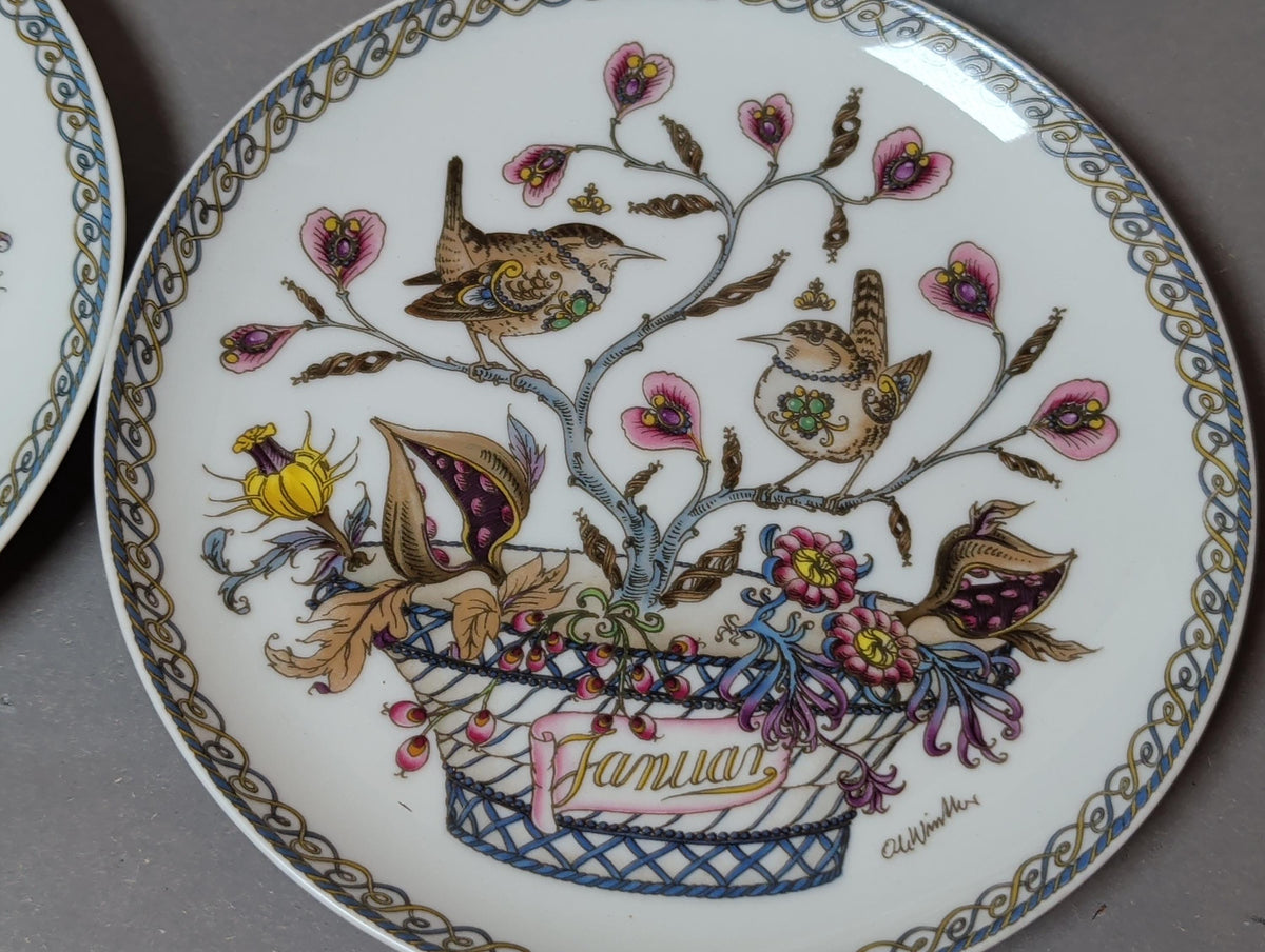 Juli-Teller mit Mohnblumen