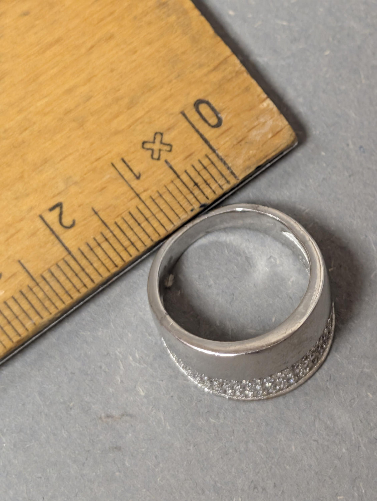 Ringe in der Hand