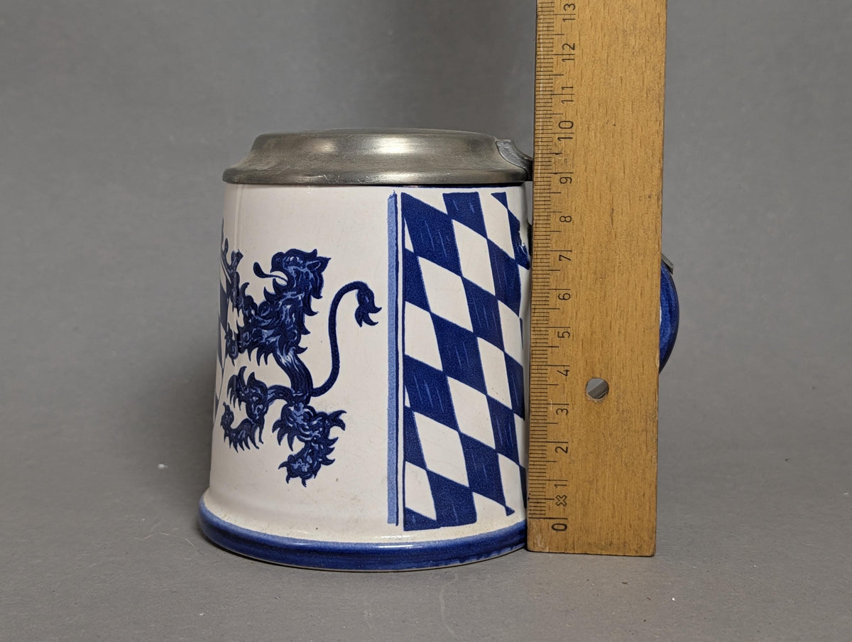 Bayerischer Bierkrug von schräg