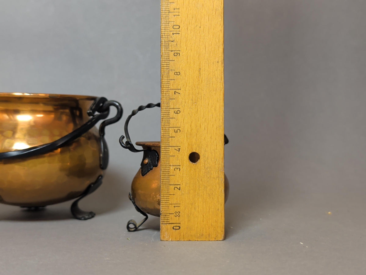 Großer Kessel mit Maßband, 10 cm