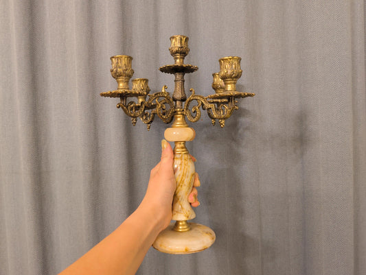 Fünfarmiger Messing-Kerzenleuchter mit Onyx-Säule, Gesamtansicht