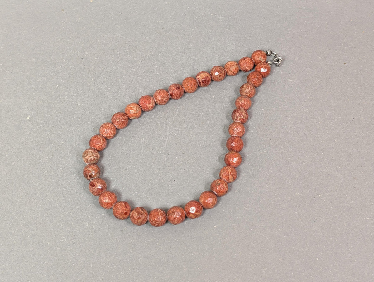 Korallenkette von schräg