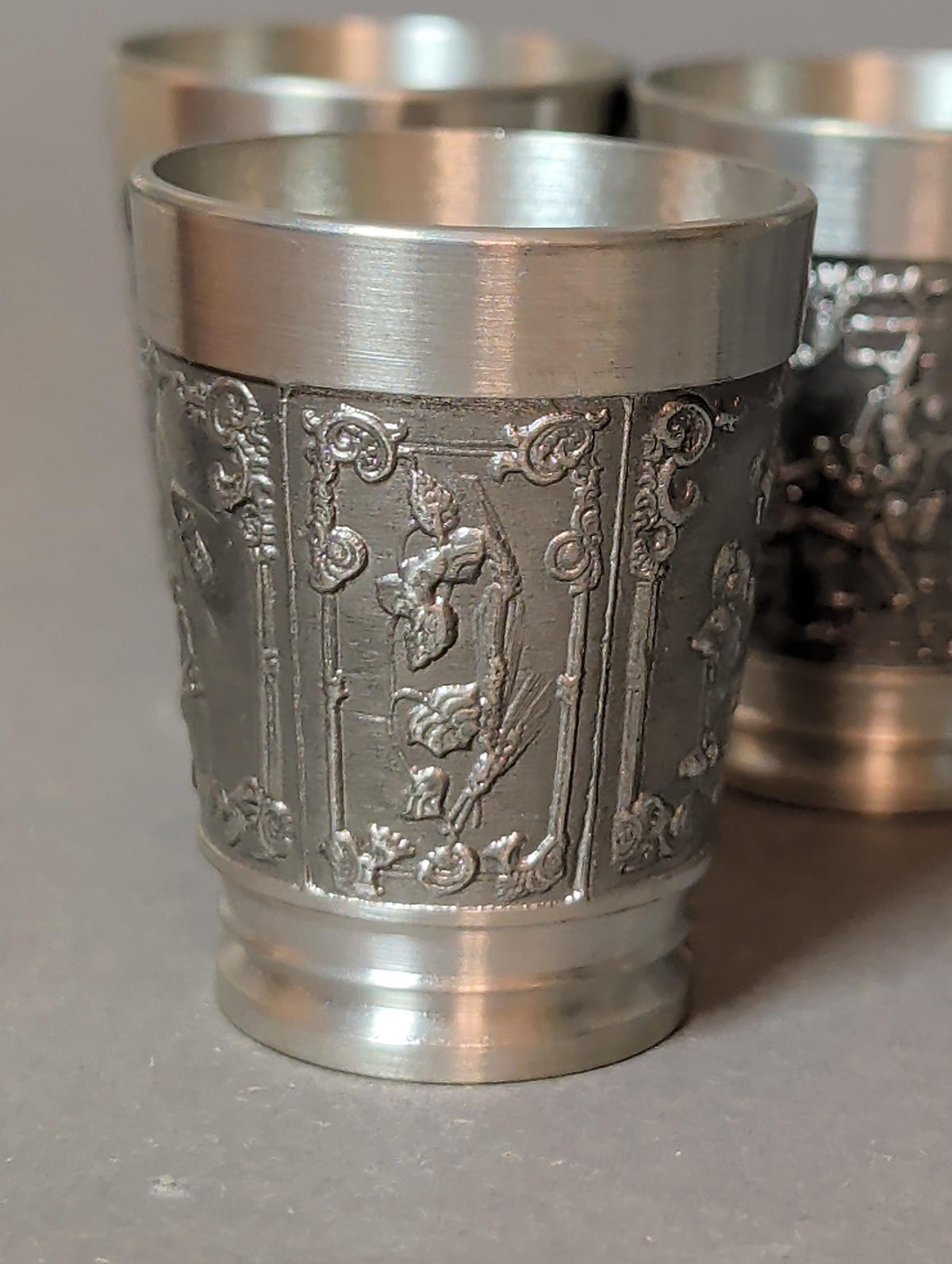 Becher auf der Hausbar